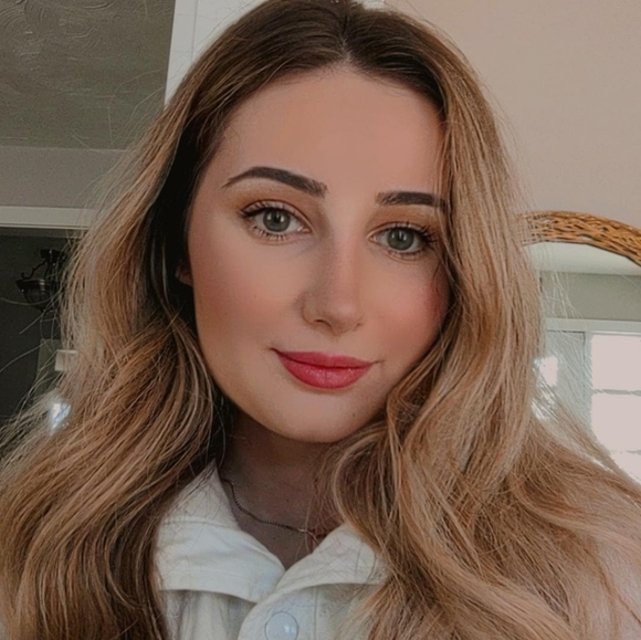 Meet your Posher, Melissa - Picture 1 of 1